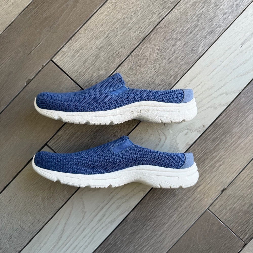 Easy Spirit Women’s Navy Slip-On Shoes | Size: 9 - Picture 4 of 6